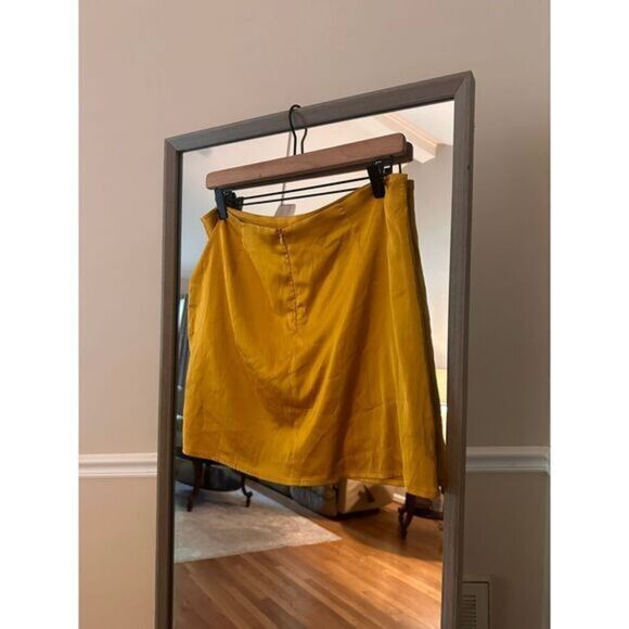 Kendall‎ + Kylie Hello Silk Marigold Mini Skirt Size Large - Picture 2 of 5